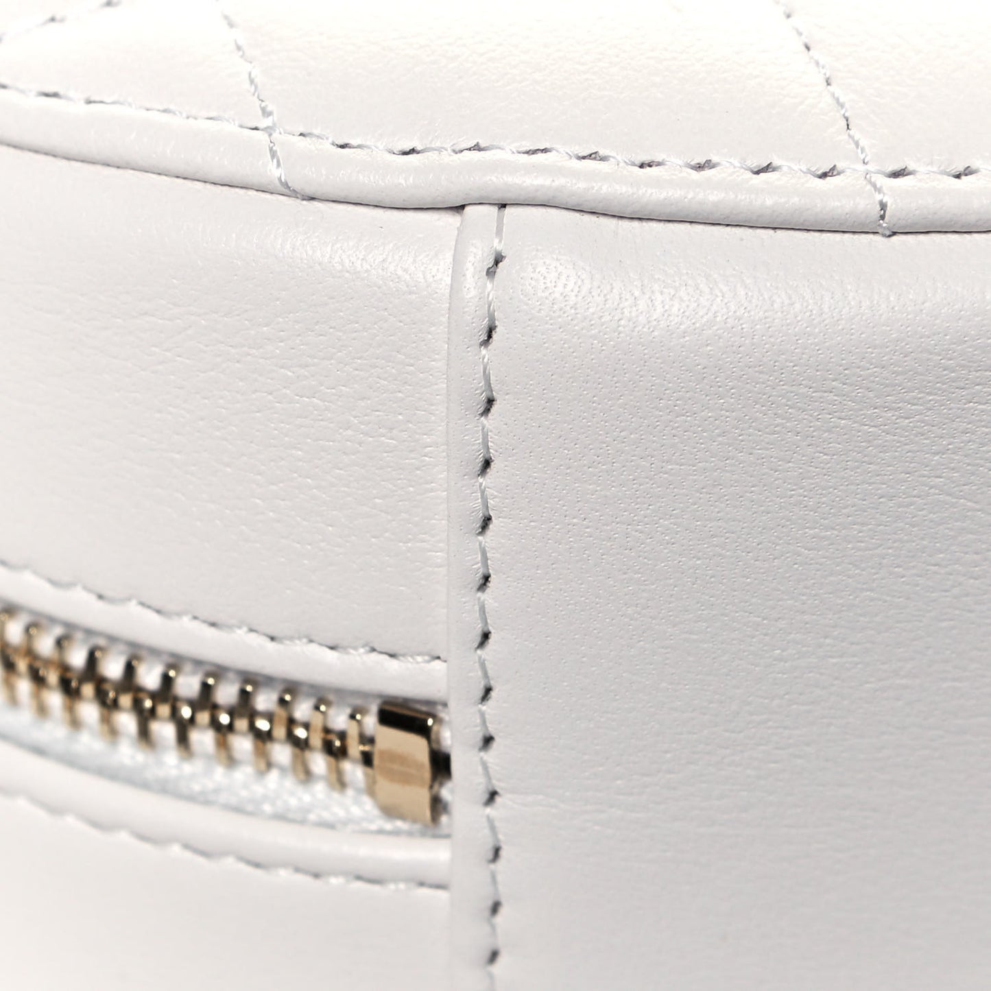 Calfskin Quilted About Pearls Round Clutch With Chain White