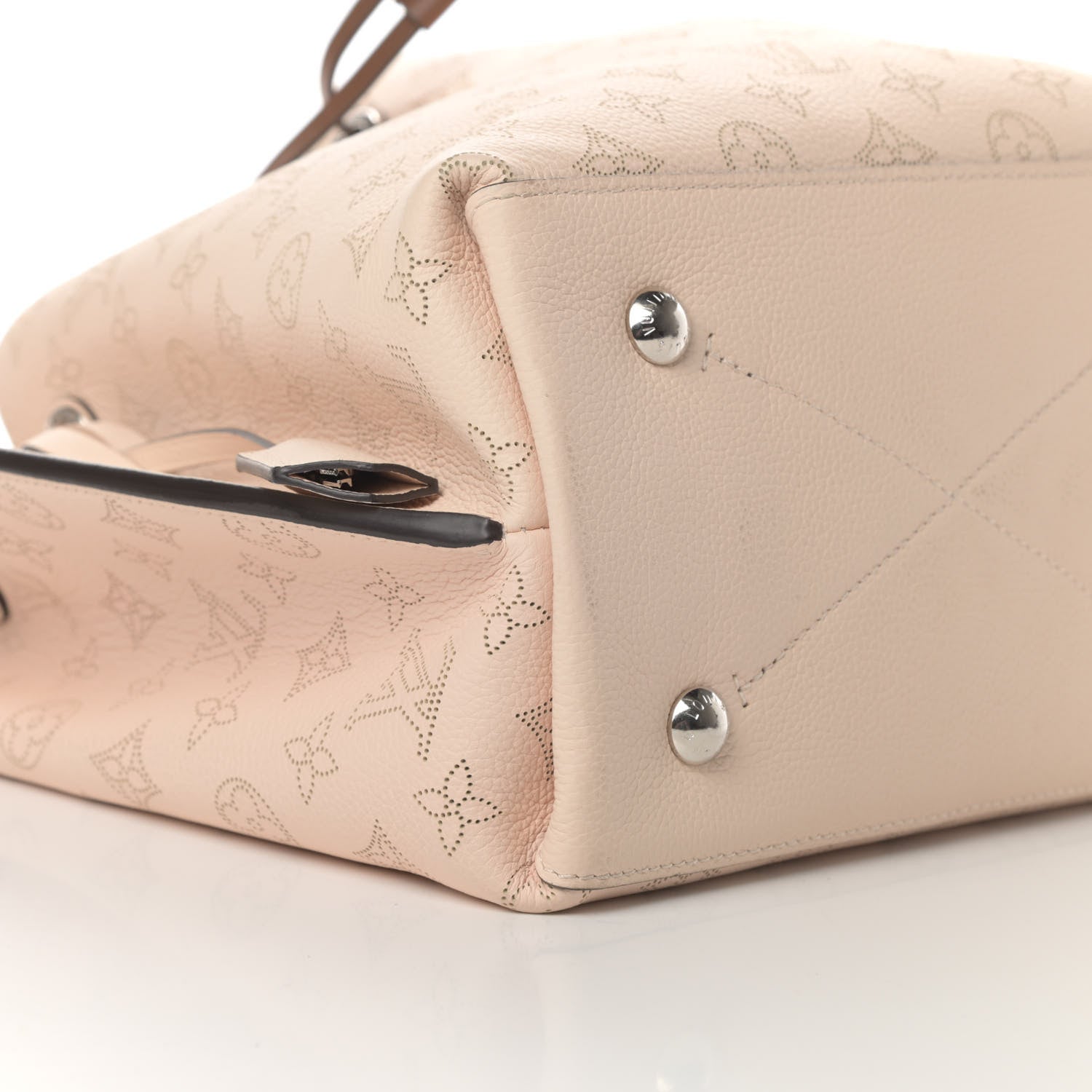 Louis Vuitton Mahina Muria Creme 9 of 14