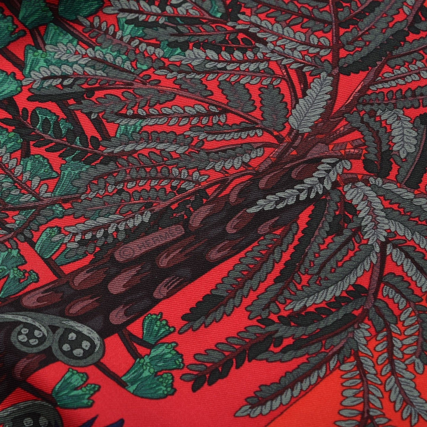 Silk Jardin A Sintra Scarf 90 Rouge Bleu Vert