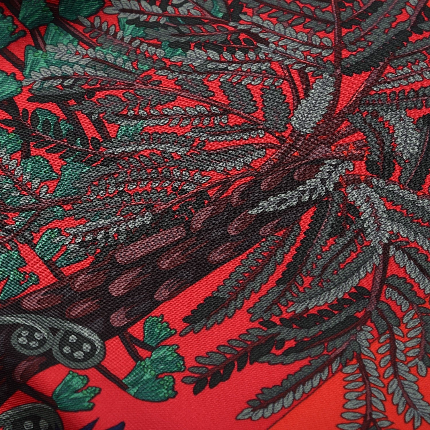 Hermes Silk Jardin A Sintra Scarf 90 Rouge Bleu Vert 7 of 7