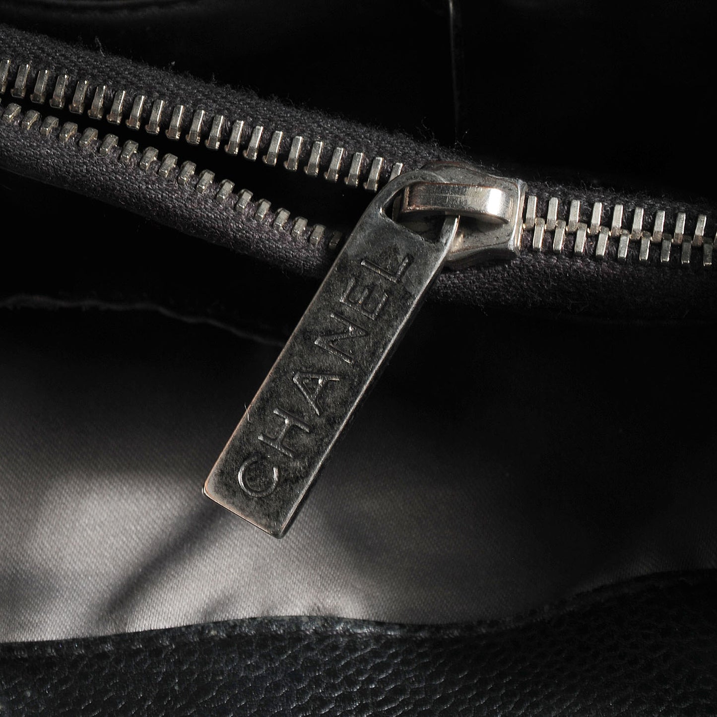 Caviar XL Grand Shopping Tote GST Black