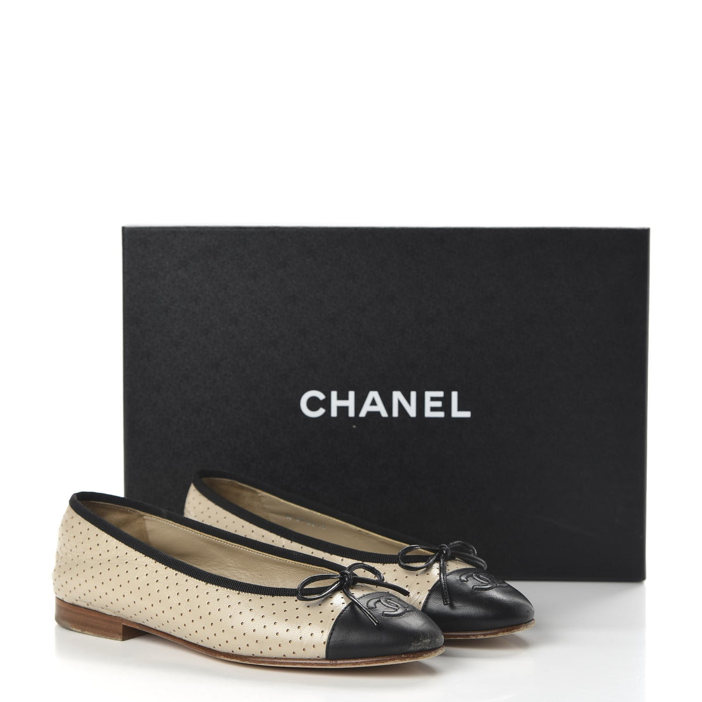 Lambskin Perforated Cap Toe Ballerina Flats 36 Beige Black