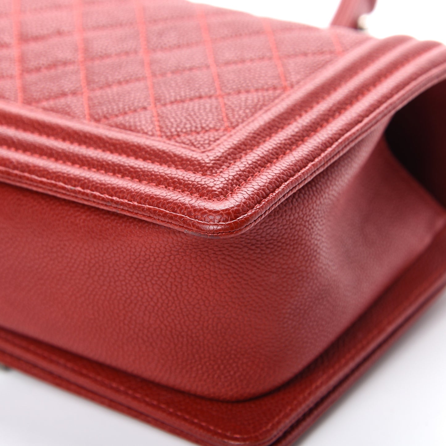 Caviar Quilted Medium Boy Flap Red