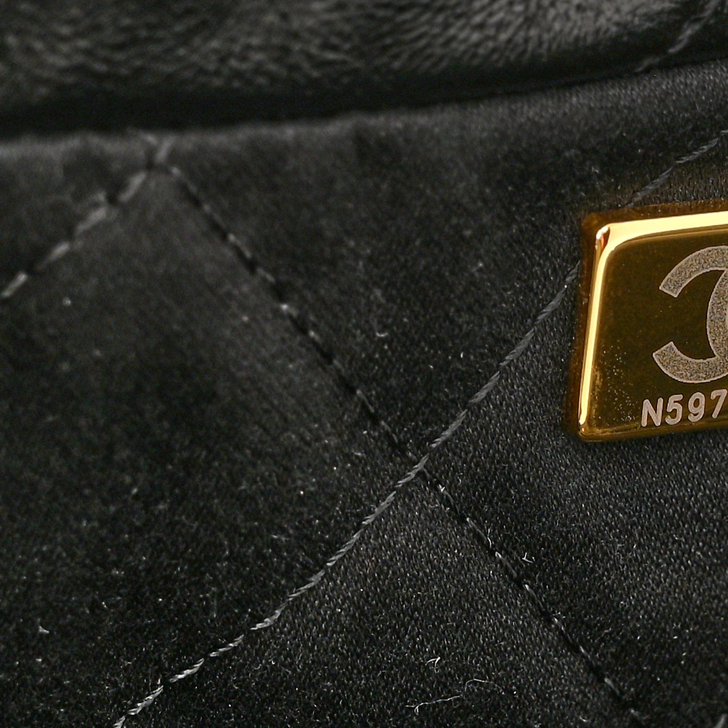Shiny Calfskin Quilted Chanel 22 Black