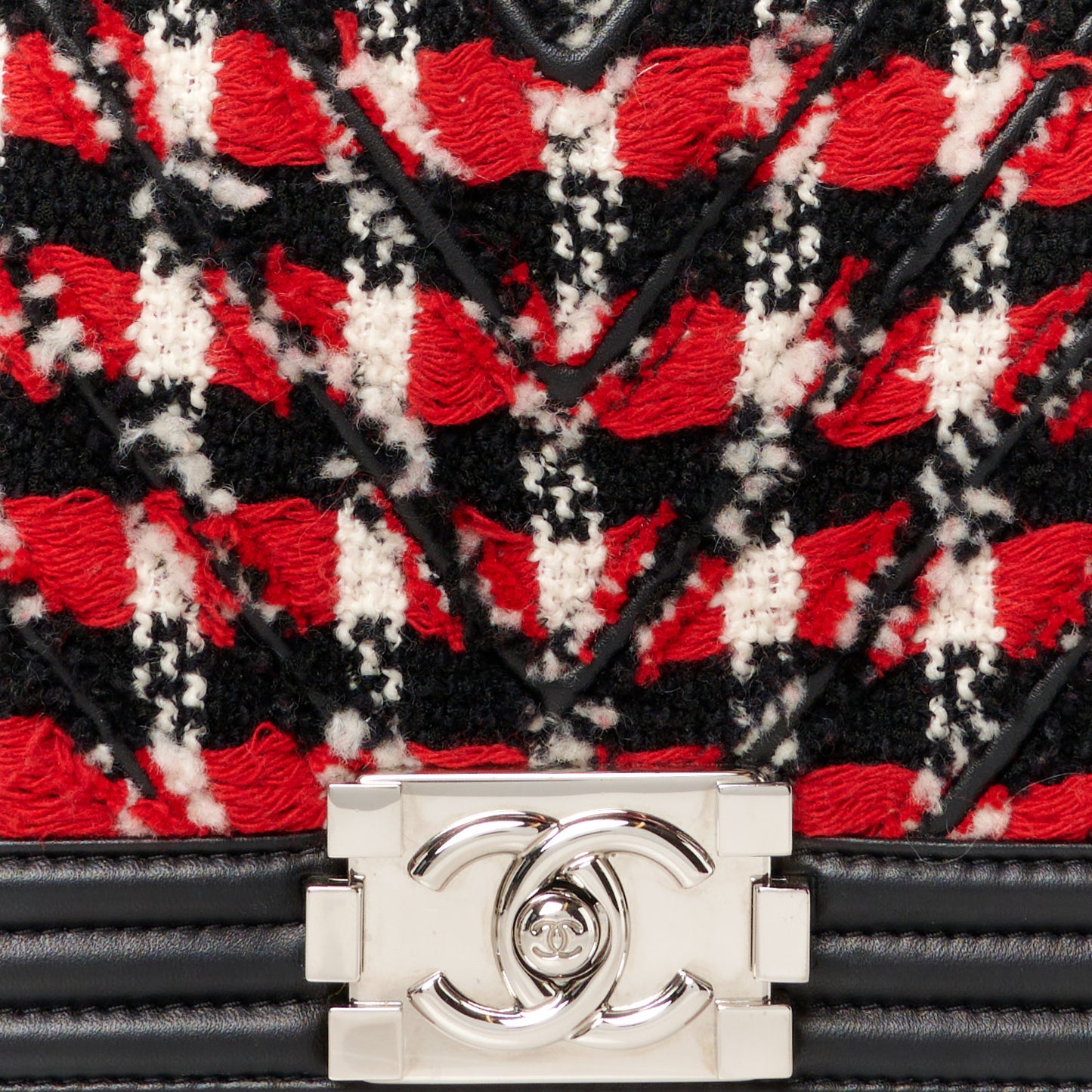 Lambskin Tweed Woven Medium Chevron Boy Flap Red White Black