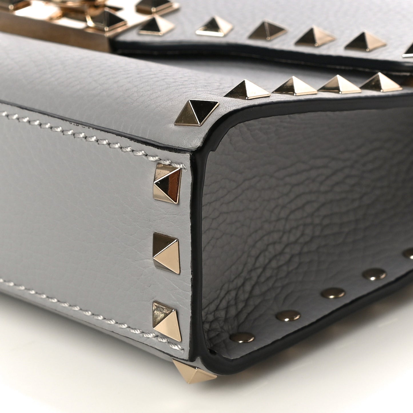 Pebbled Calfskin Medium Rockstud Flip Lock Crossbody Bag Pastel Grey