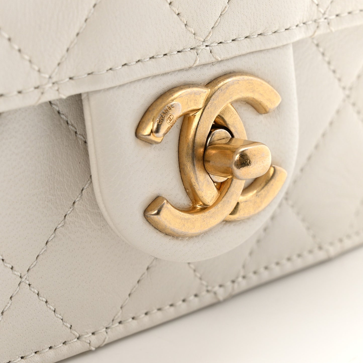 Lambskin Quilted Small Chic Pearls Flap White