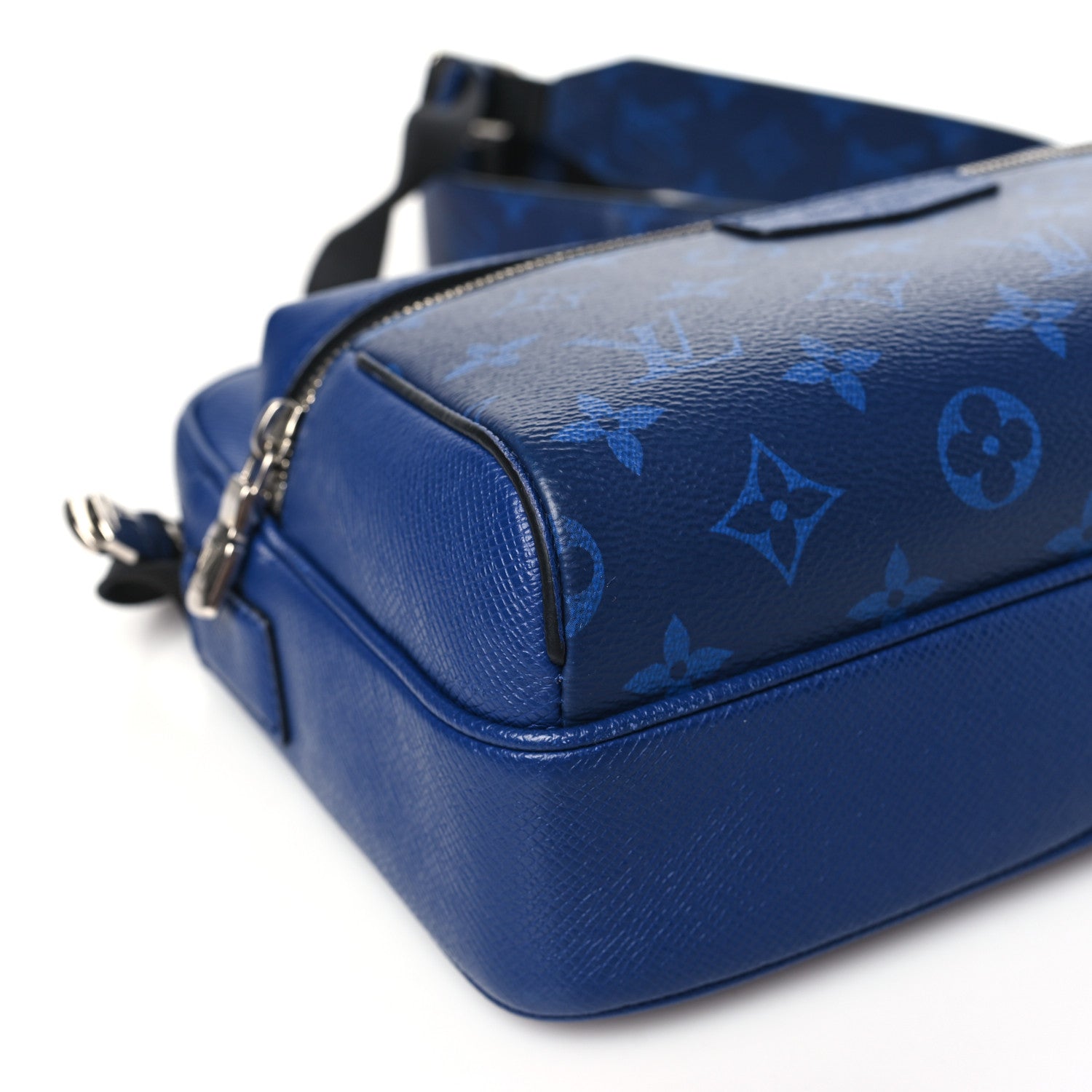 Louis Vuitton Taiga Monogram Outdoor Messenger Cobalt 8 of 9