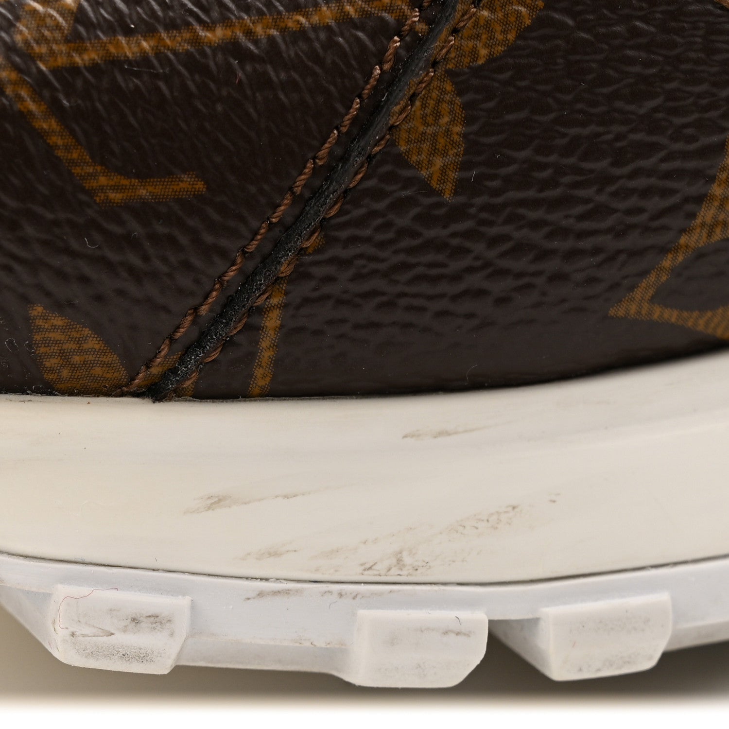 Louis Vuitton Monogram Mix Mens Run Away Sneakers 10 Ebene 10 of 12