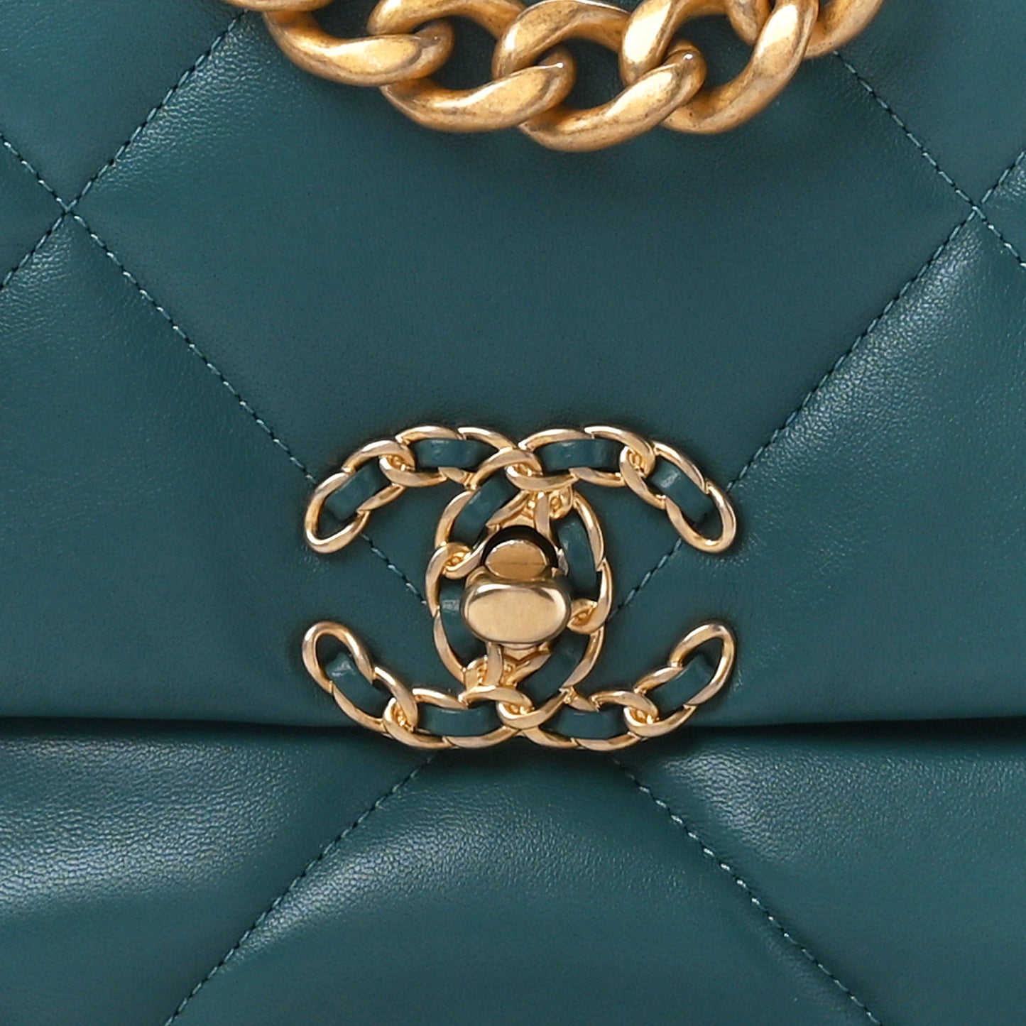 Lambskin Quilted Medium Chanel 19 Flap Green