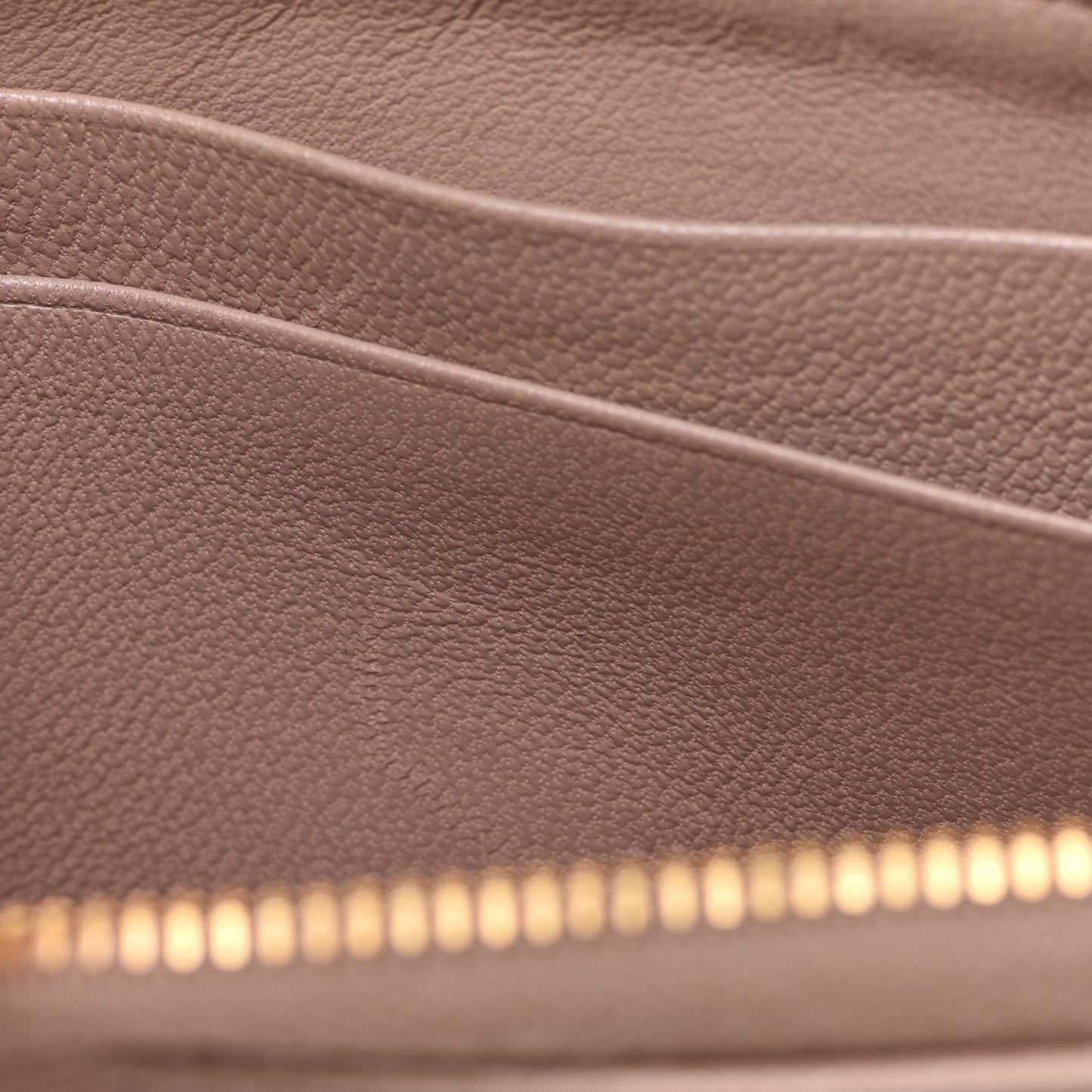 Saffiano Metal Zip Around Keychain Cipria