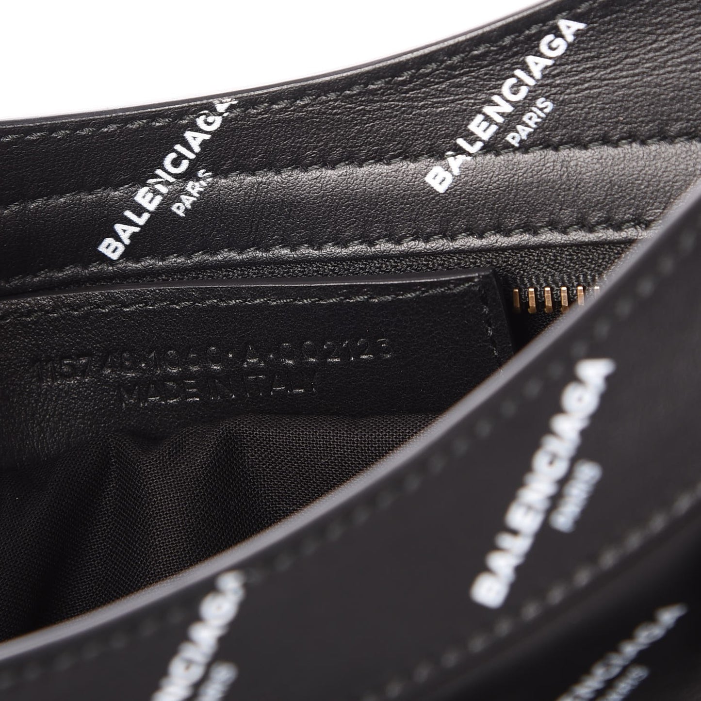 Veau Allover Logo Classic Hardware City Black White