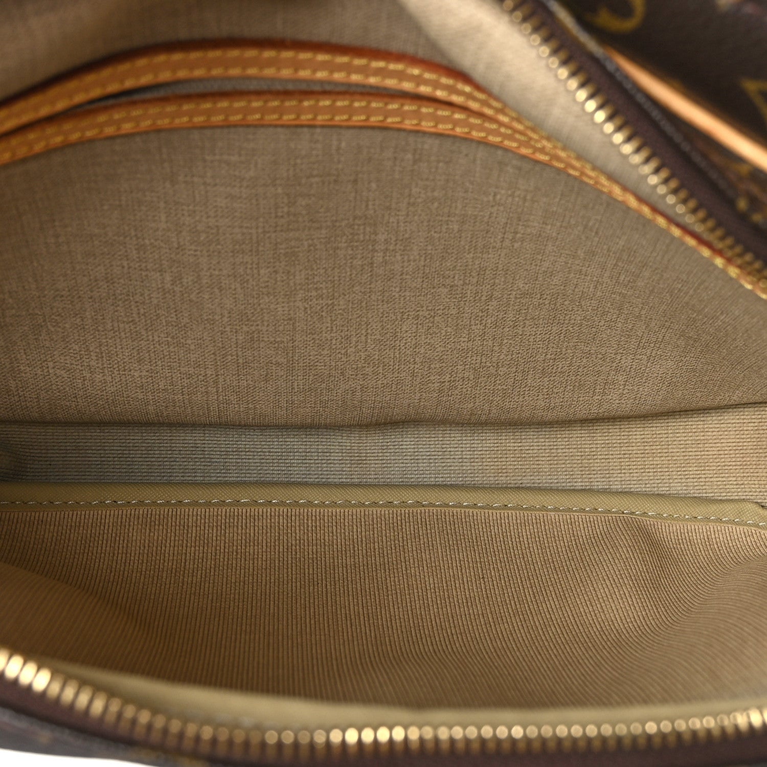 Louis Vuitton Monogram Reporter PM 6 of 11