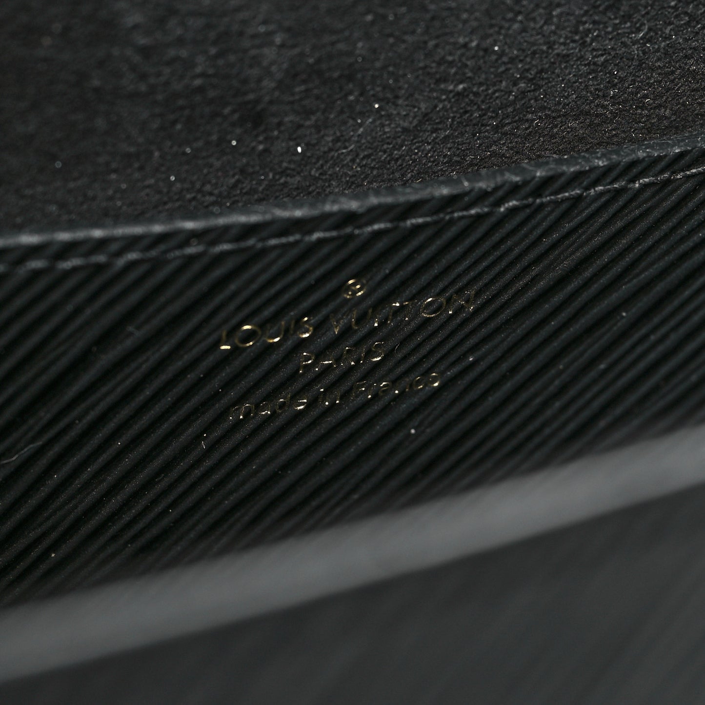 Epi Twist Shoulder Bag MM Matte Black Gold