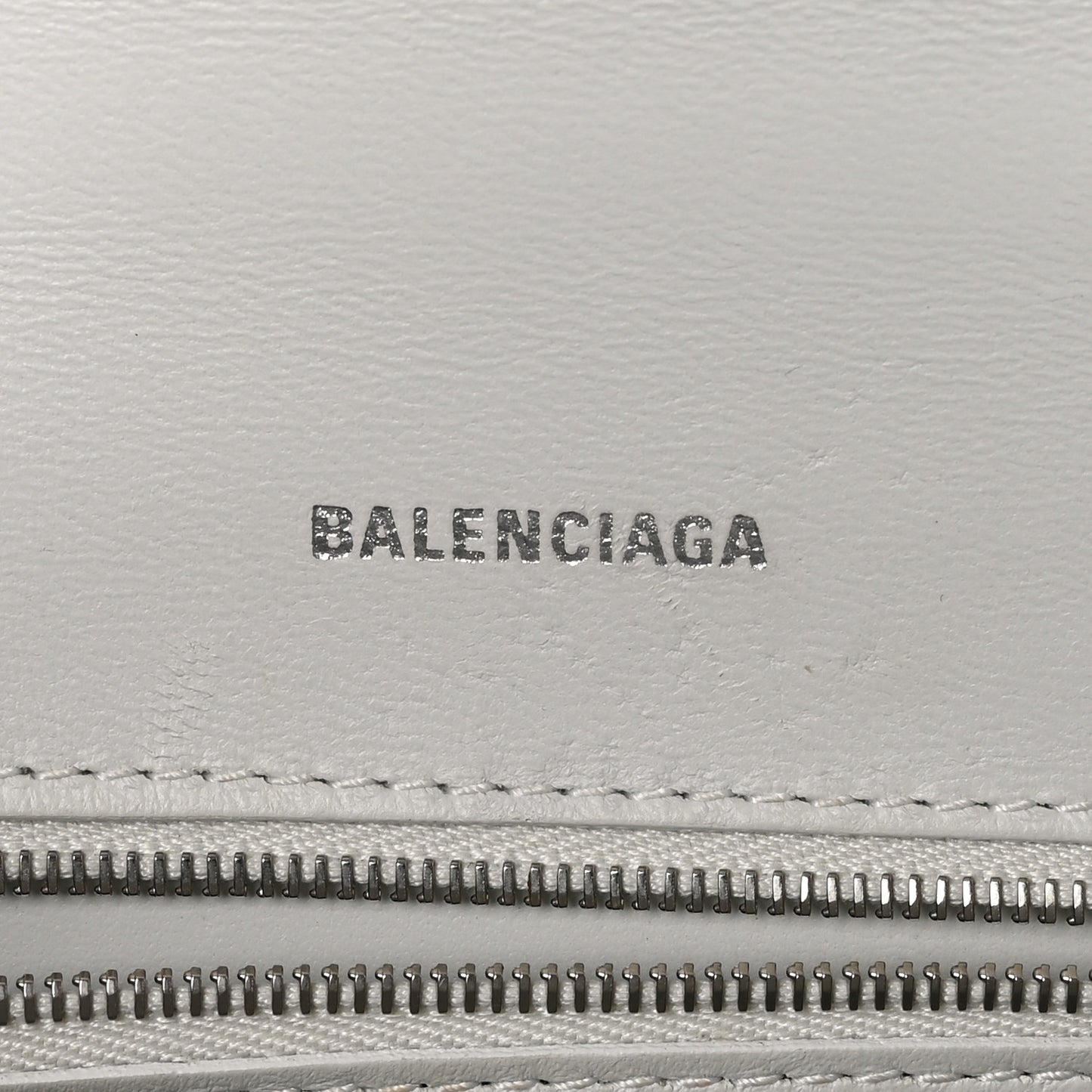 Shiny Box Calfskin Tonal B Small Hourglass Top Handle Bag White