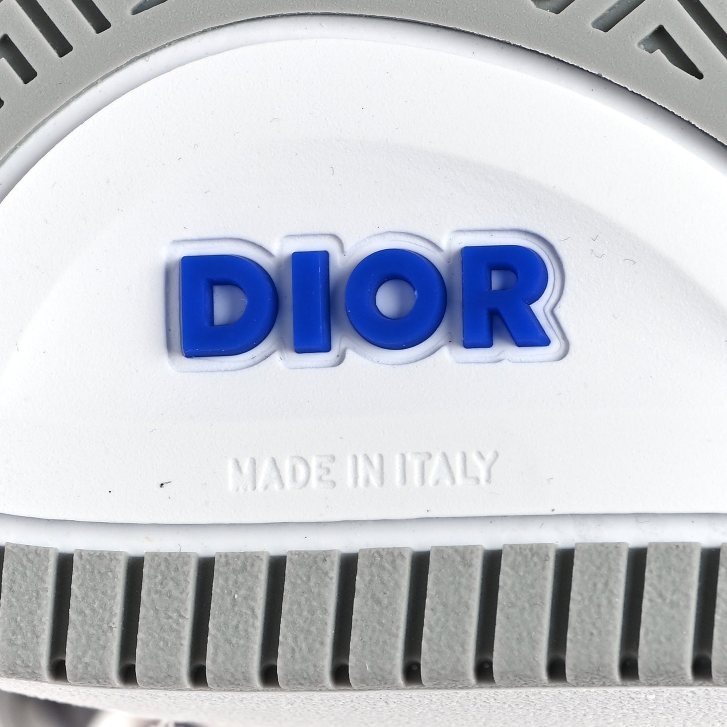 Smooth Calfskin Oblique Galaxy Perforated Mens B27 Mid Top Sneakers 41 White Blue