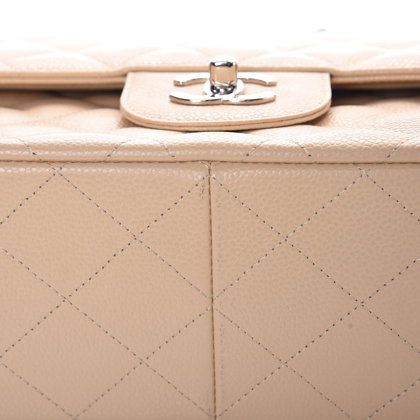 Caviar Quilted Jumbo Double Flap Beige Clair