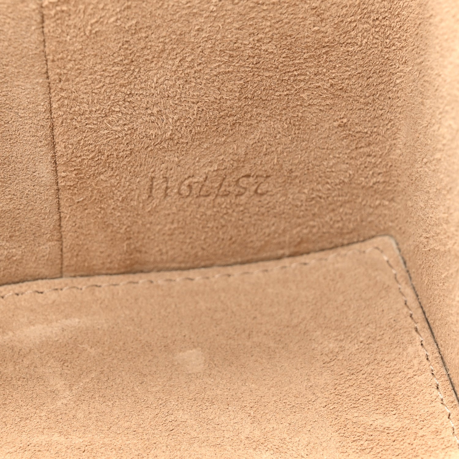 Alaia Shiny Goatskin Cub Vanity Bag Ivorie 7 of 10