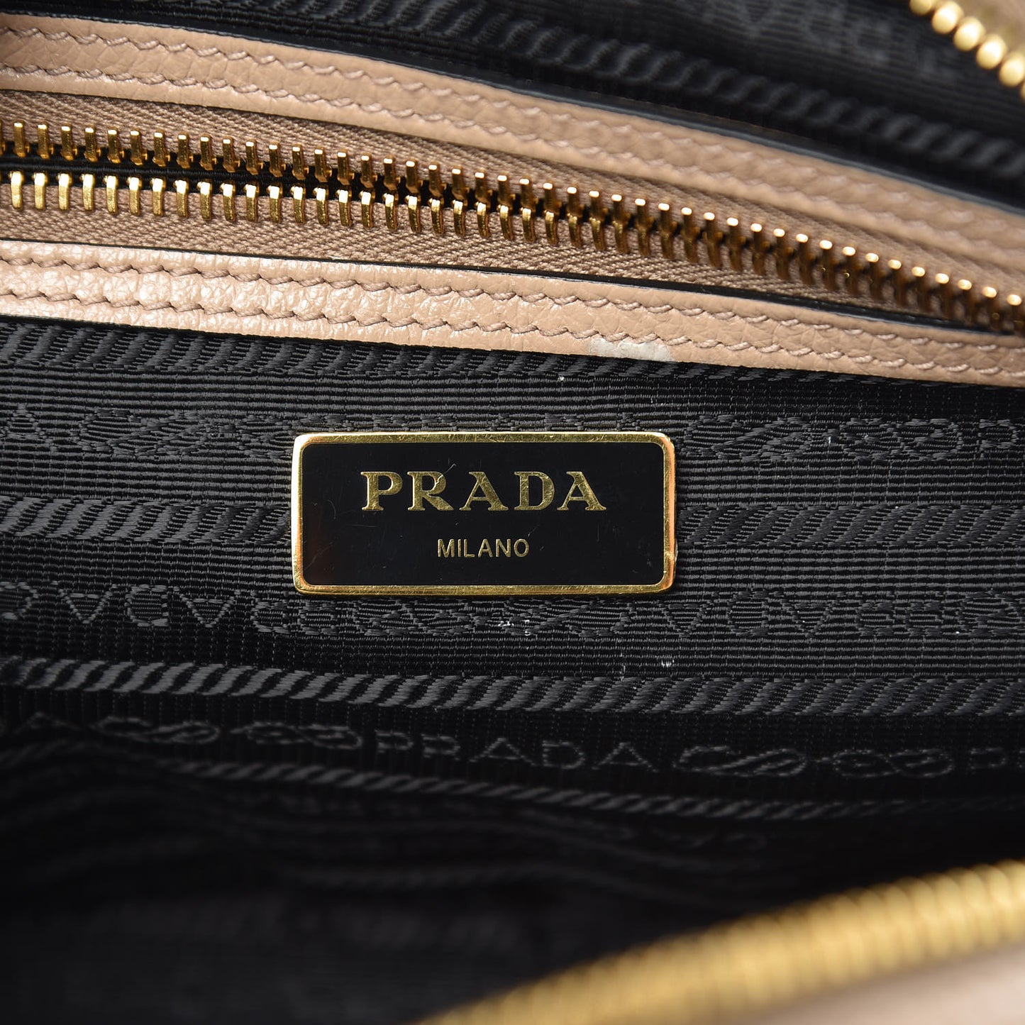 Glace Calfskin Embossed Logo Crossbody Cammeo