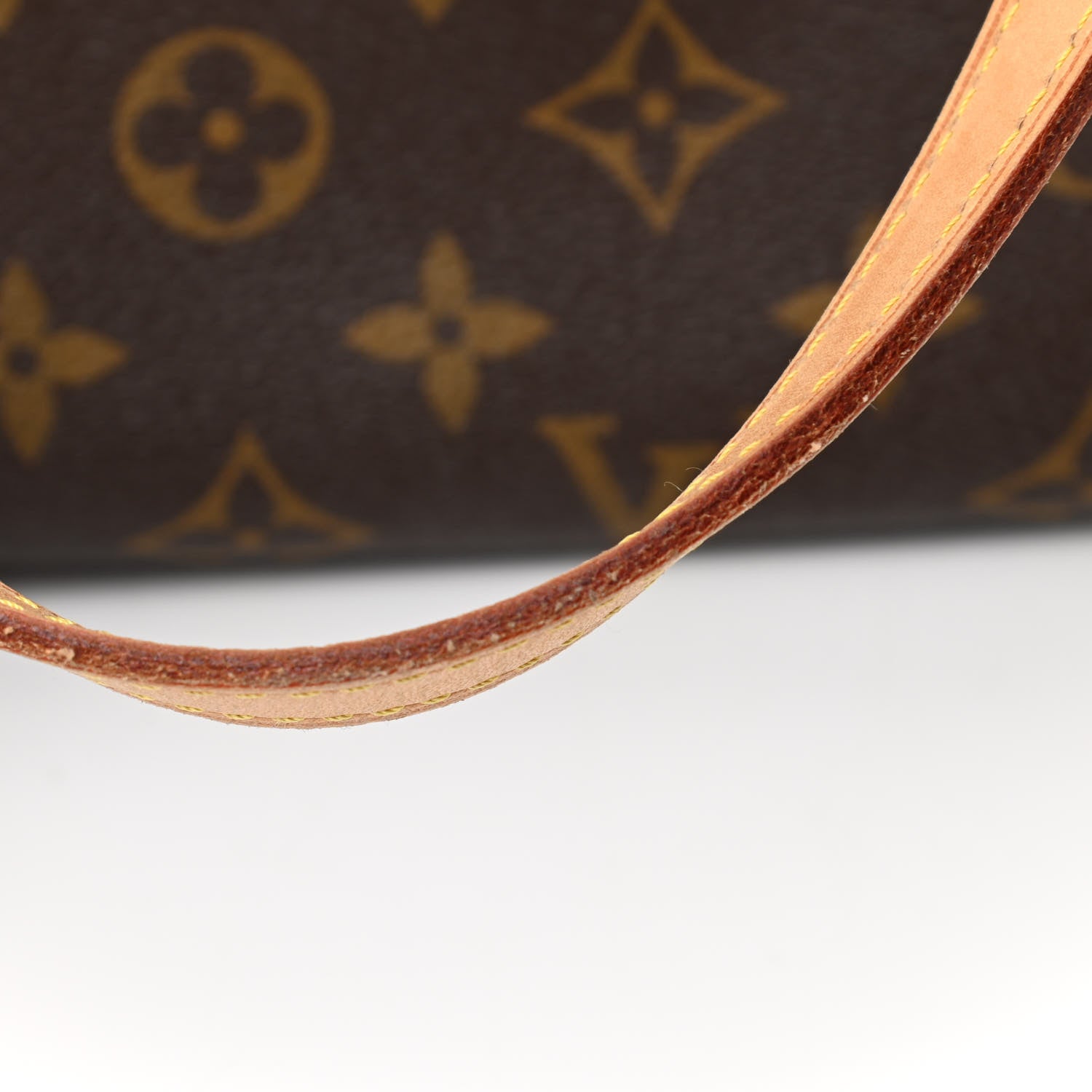 Louis Vuitton Monogram Totally MM 26 of 37
