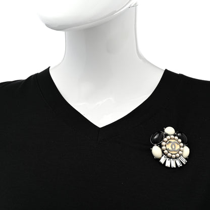 Chanel Gripoix Pearl CC Brooch Black White 2 of 7