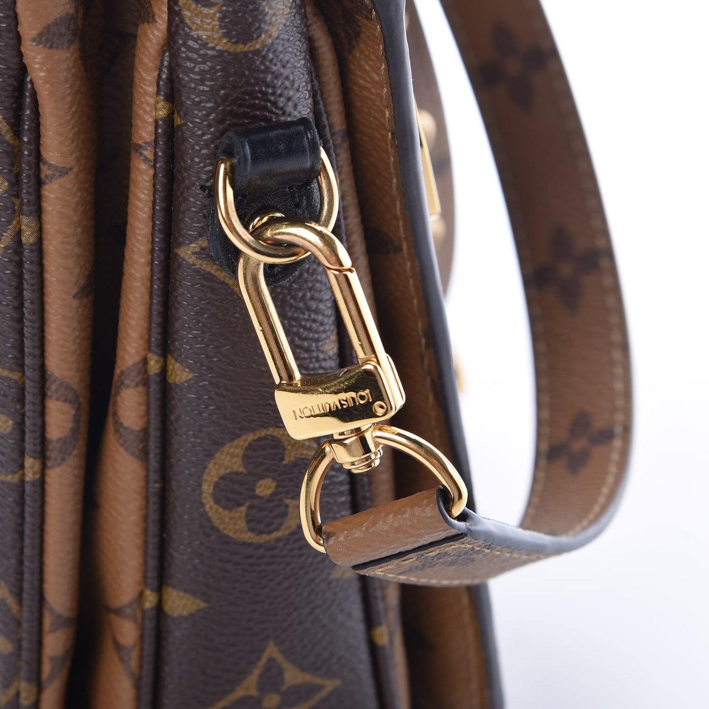 Reverse Monogram Pochette Metis