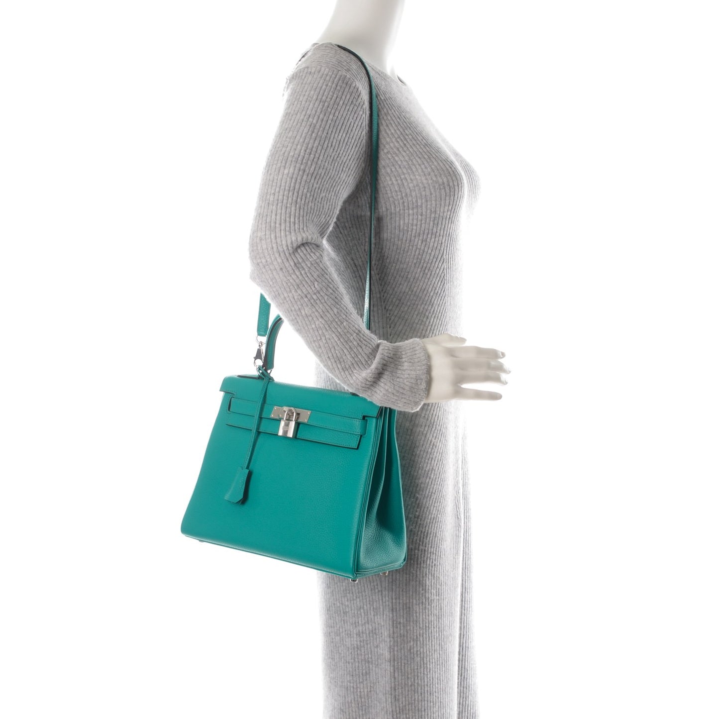 Taurillon Clemence Kelly Retourne 28 Bleu Paon