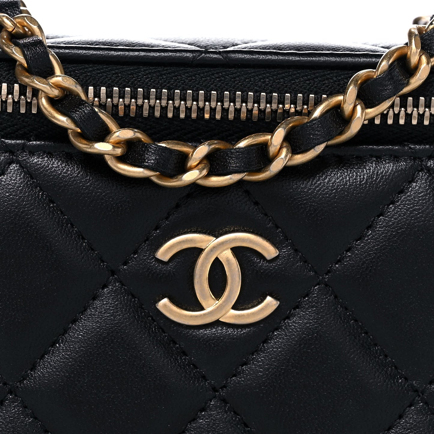 Lambskin Quilted Small Top Handle Vanity Case With Chain Black