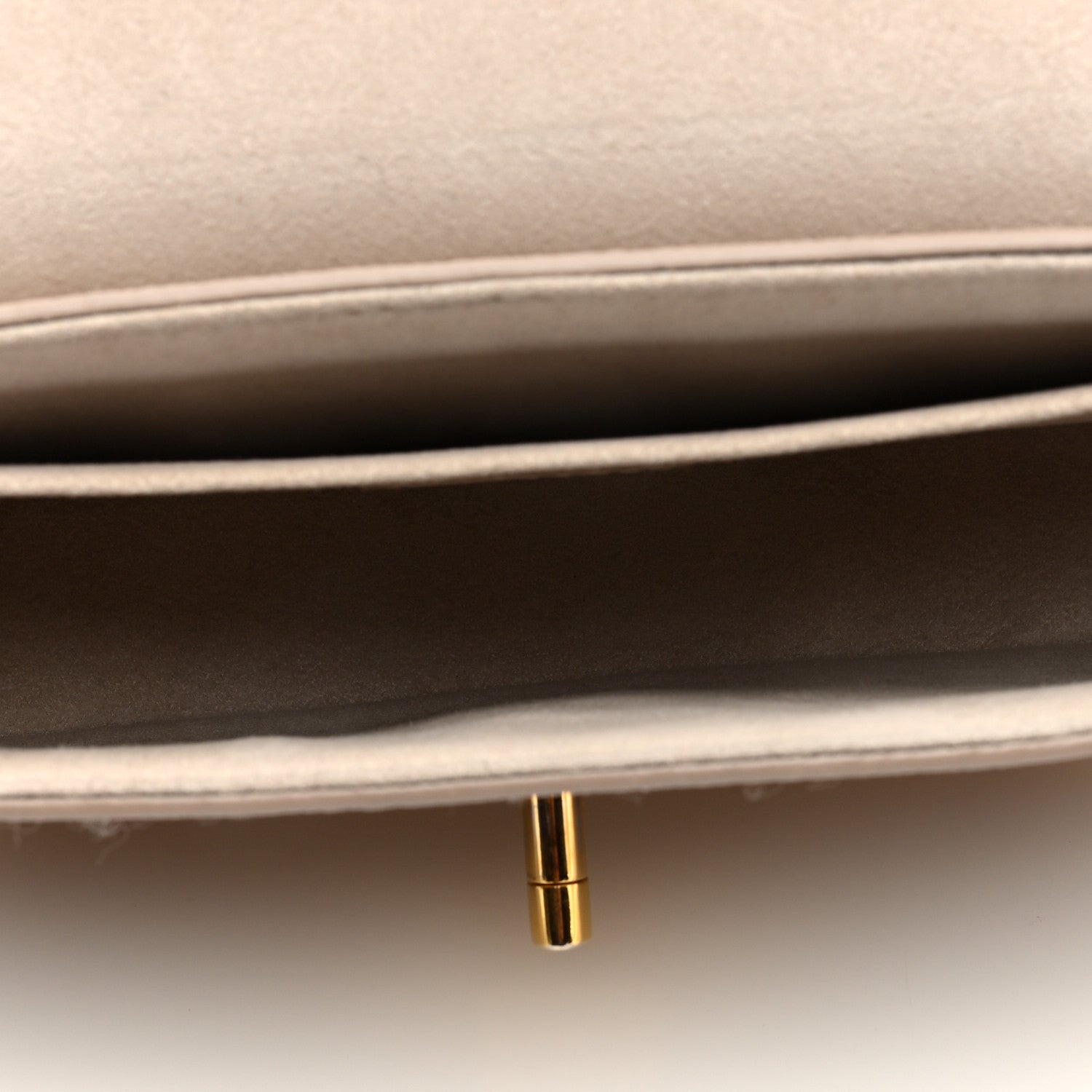 Louis Vuitton Grained Calfskin Lockme Chain East West Greige 5 of 9