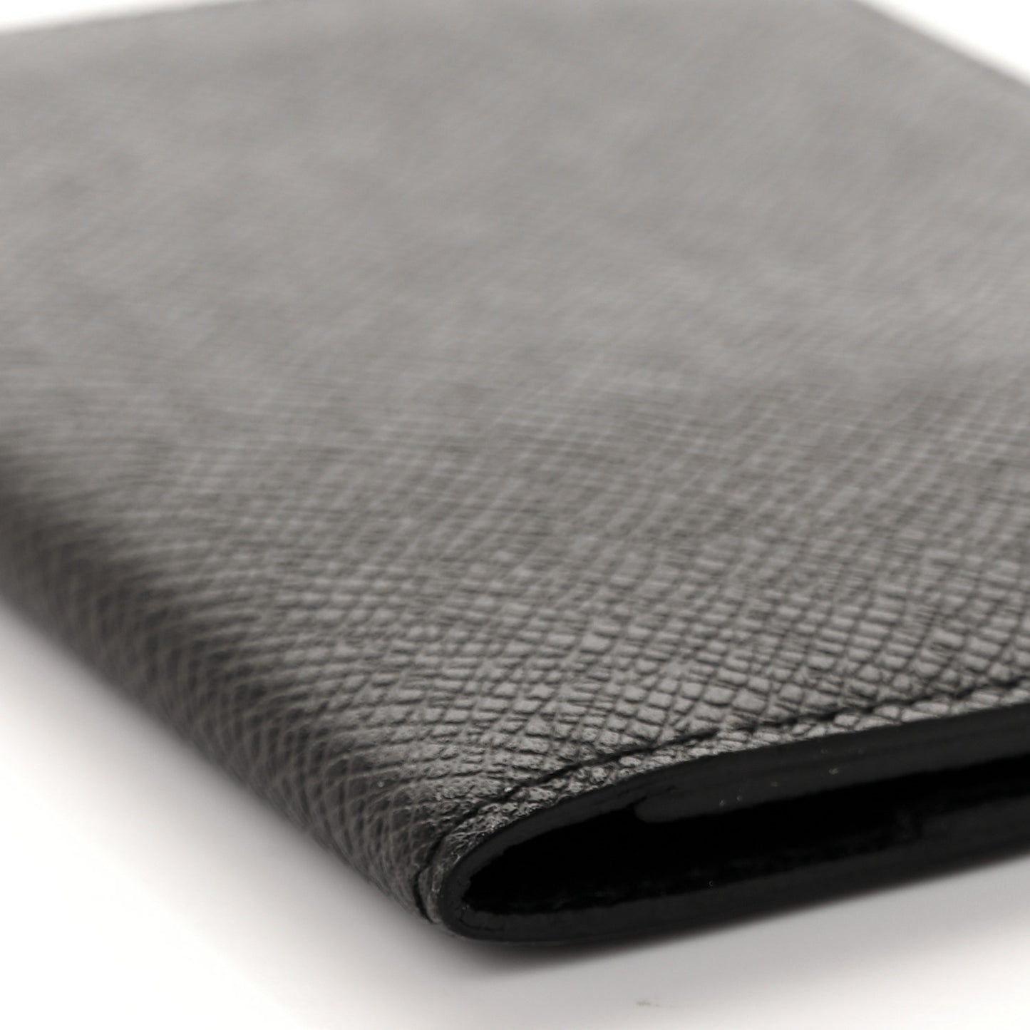 Taiga Passport Cover Black