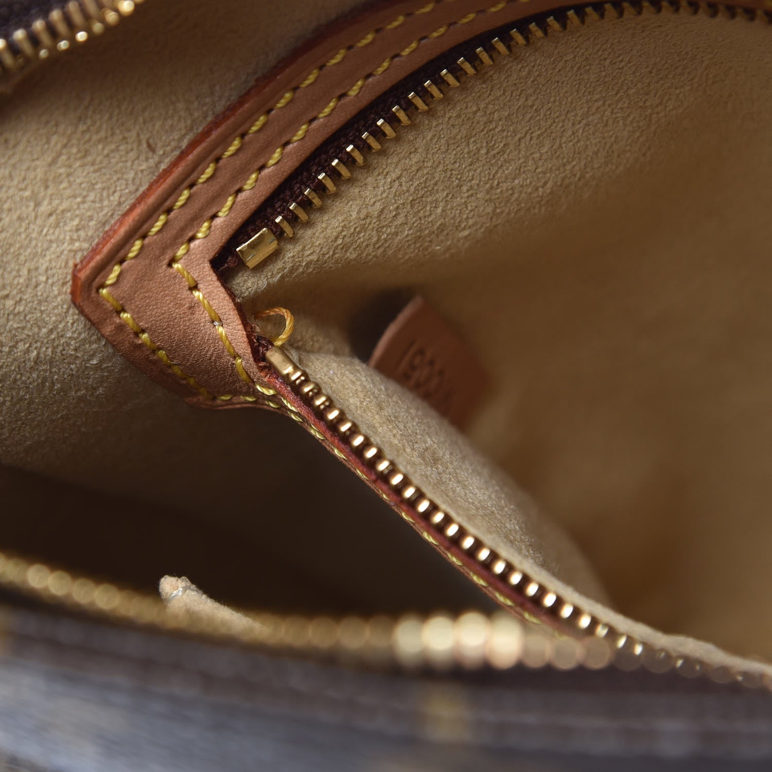 Louis Vuitton Monogram Looping MM 7 of 10