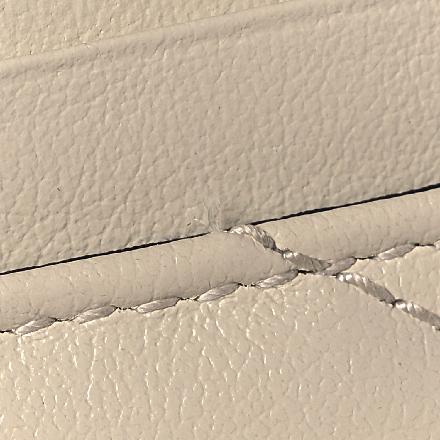 Gucci Vintage Effect Calfskin Matelasse Diagonal Torchon GG Marmont Card Holder White Blue Agata 6 of 6