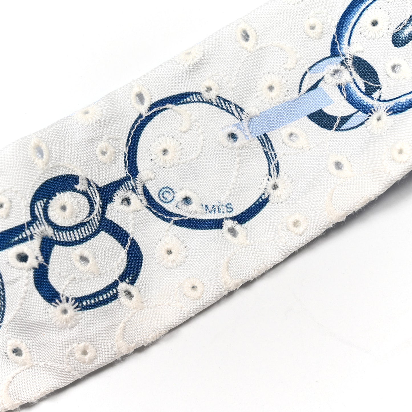 Silk Embroidered Do Re Boucles Broderie Anglaise Twilly Bleu White Marine