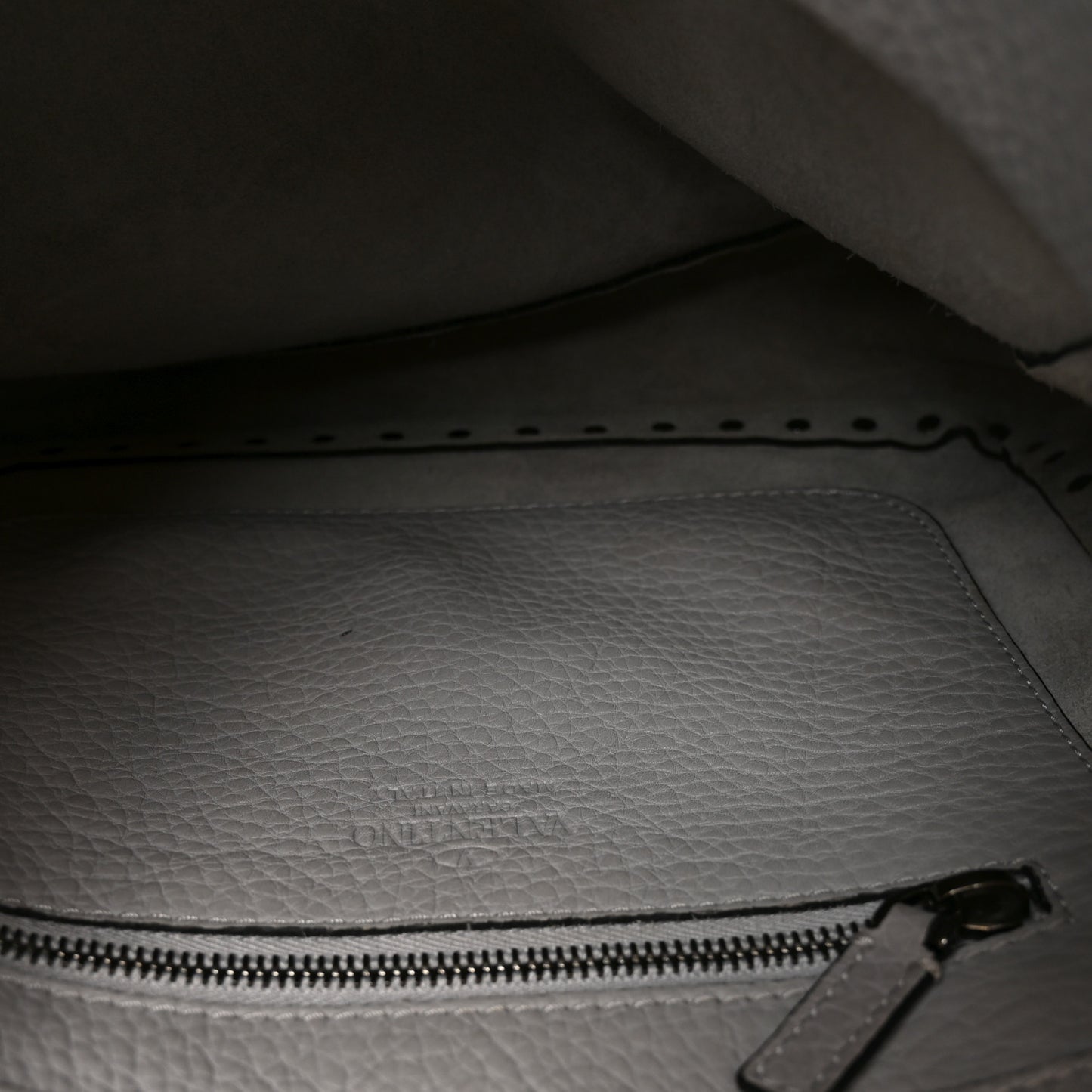 Pebbled Calfskin Small Rockstud Flip-Lock Messenger Bag Grey