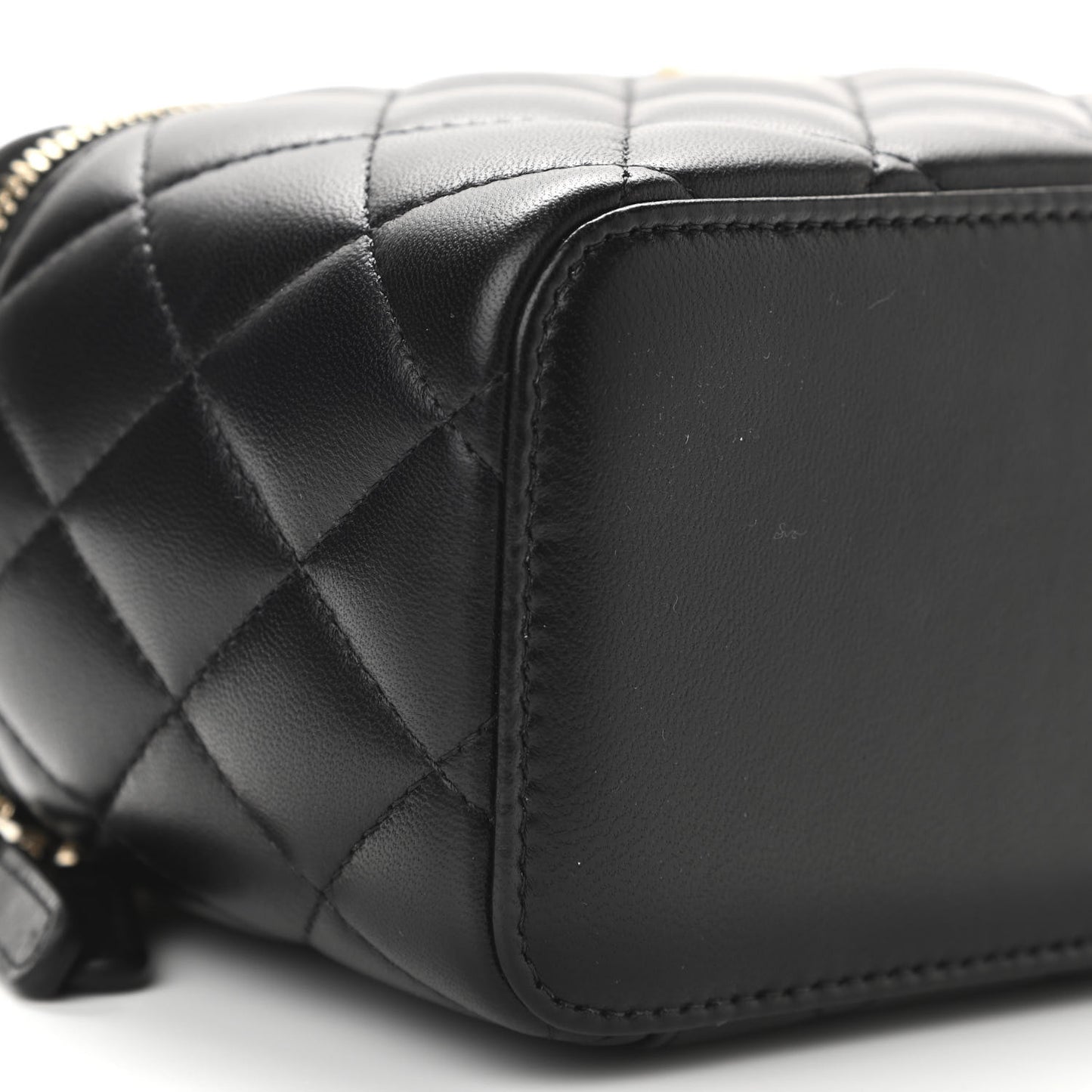 Lambskin Quilted Small Pearl Crush Vanity Case With Chain Black