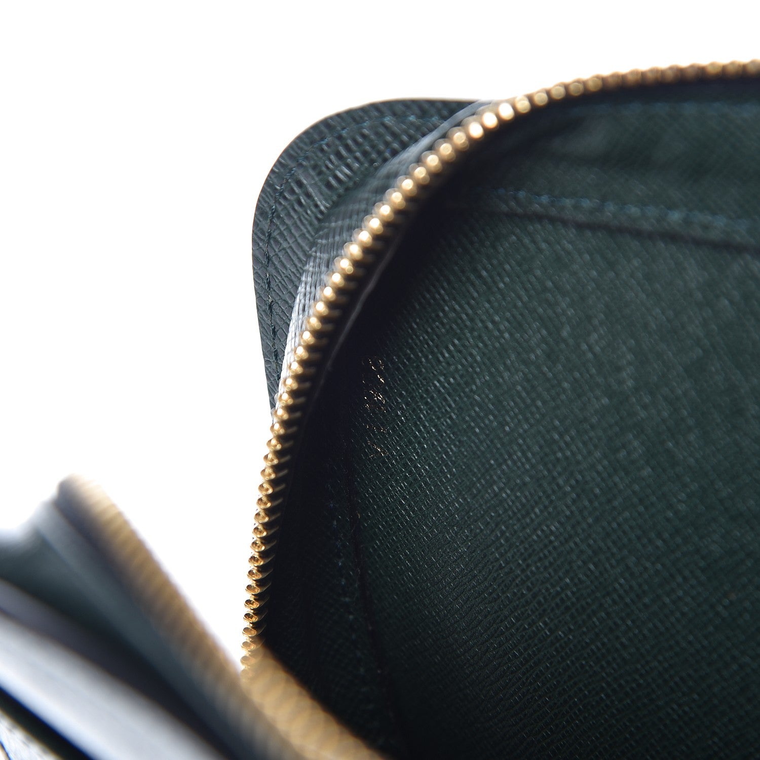 Louis Vuitton Taiga Baikal Pochette Epicea 8 of 10