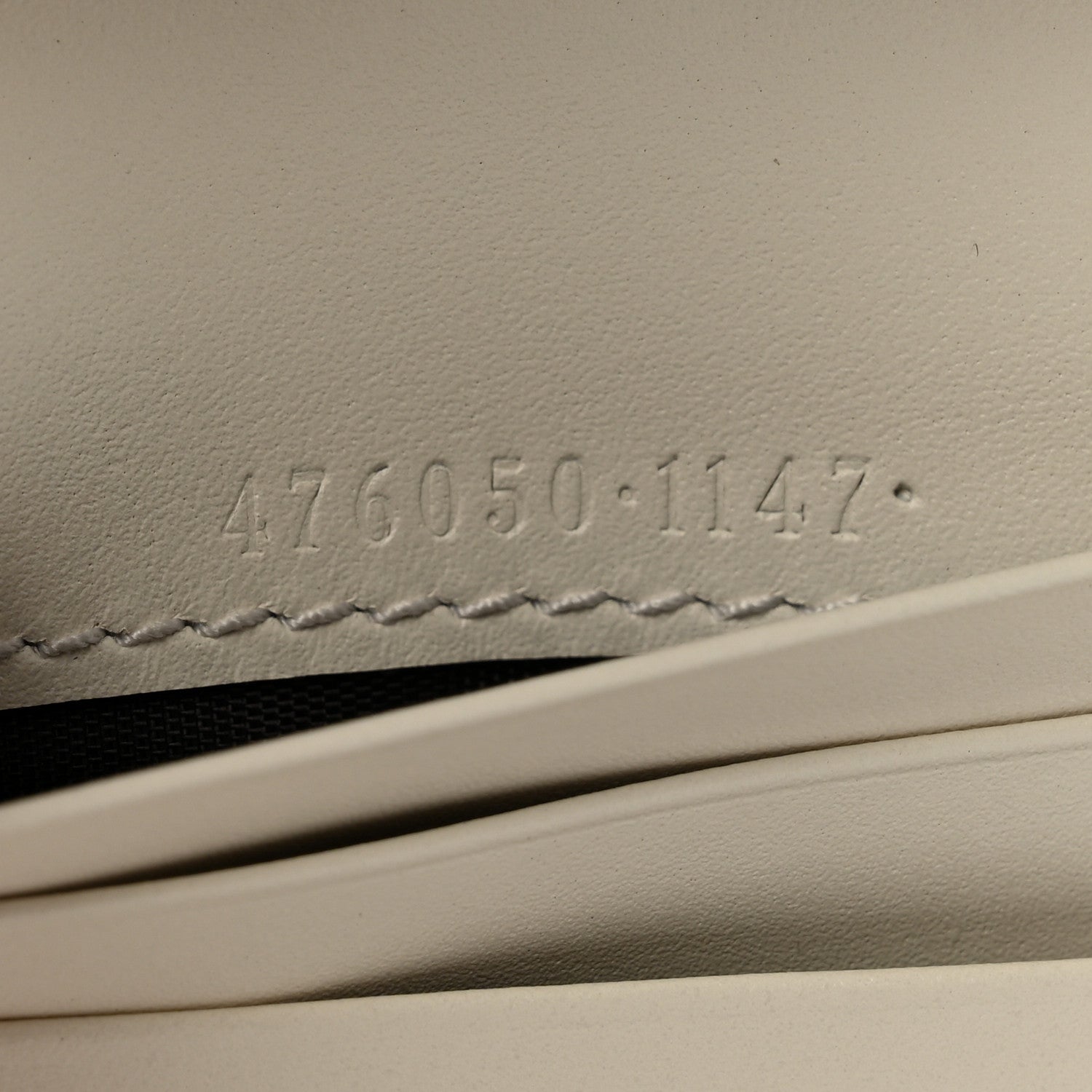 Gucci Guccissima Cherries Card Case Wallet White 7 of 9