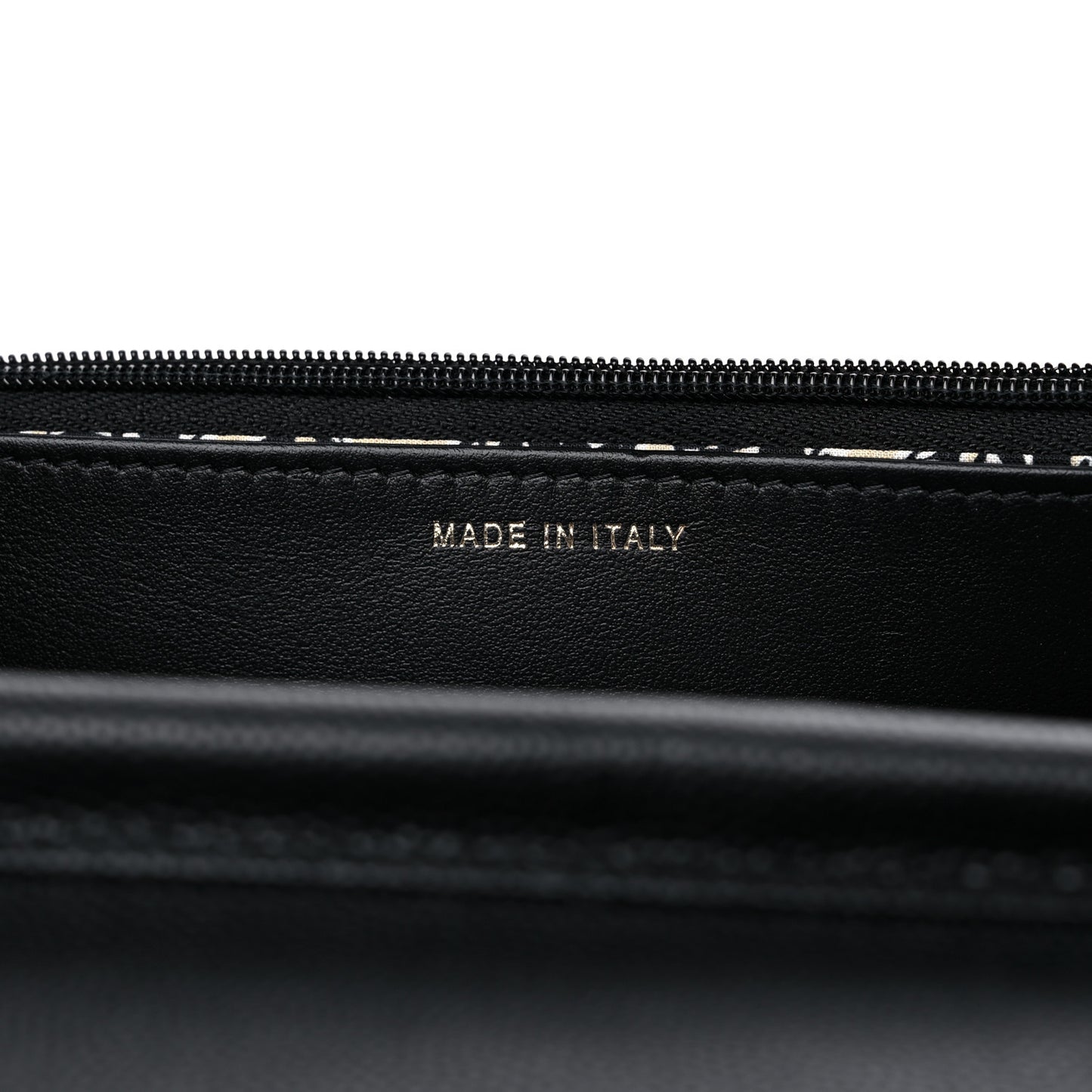 Caviar Quilted Striated CC Wallet On Chain WOC Black