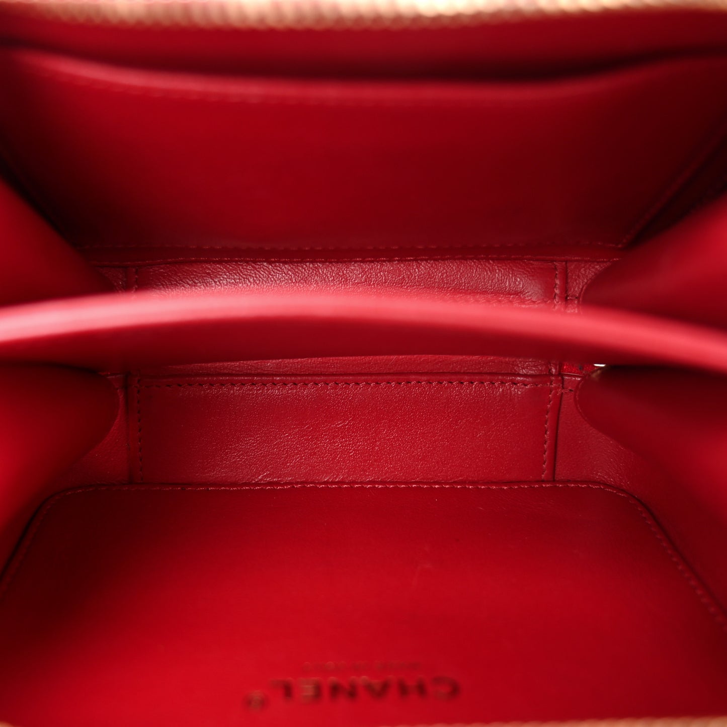 Caviar Quilted Small CC Filigree Vanity Case Red