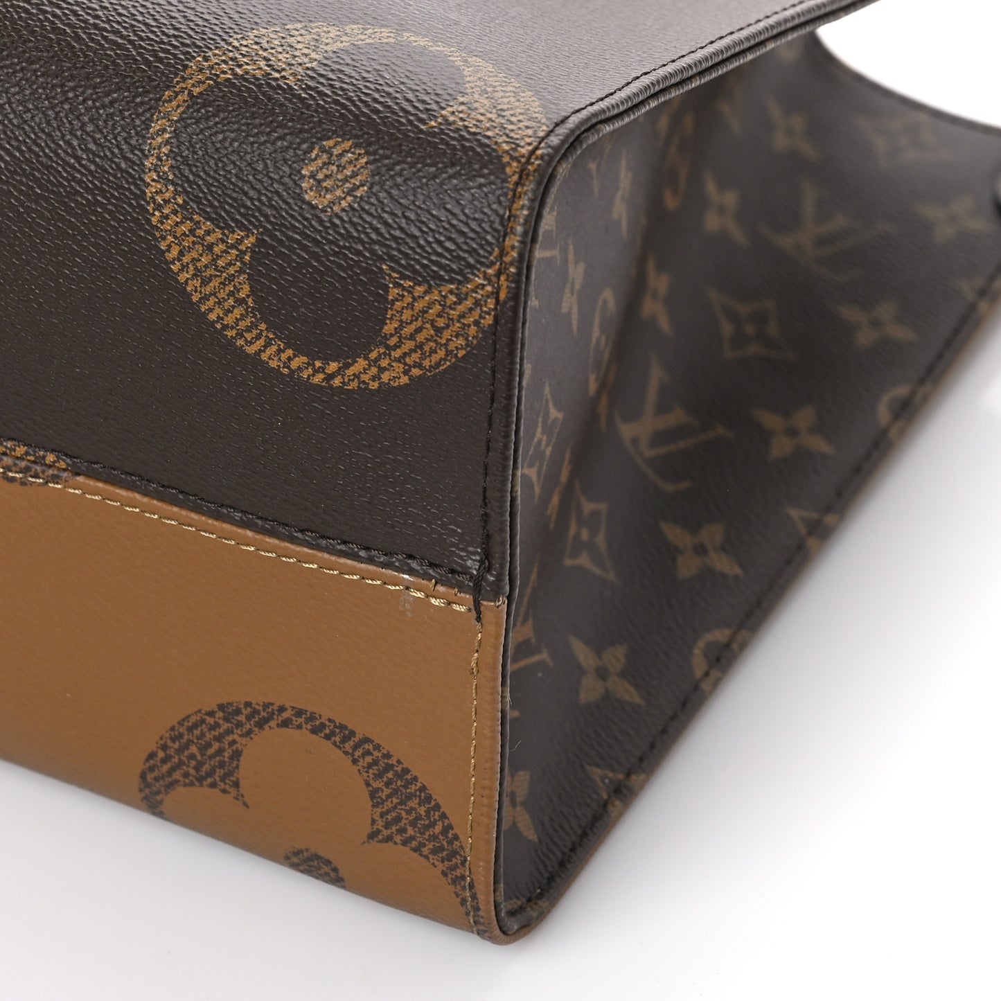 Reverse Monogram Giant Onthego MM