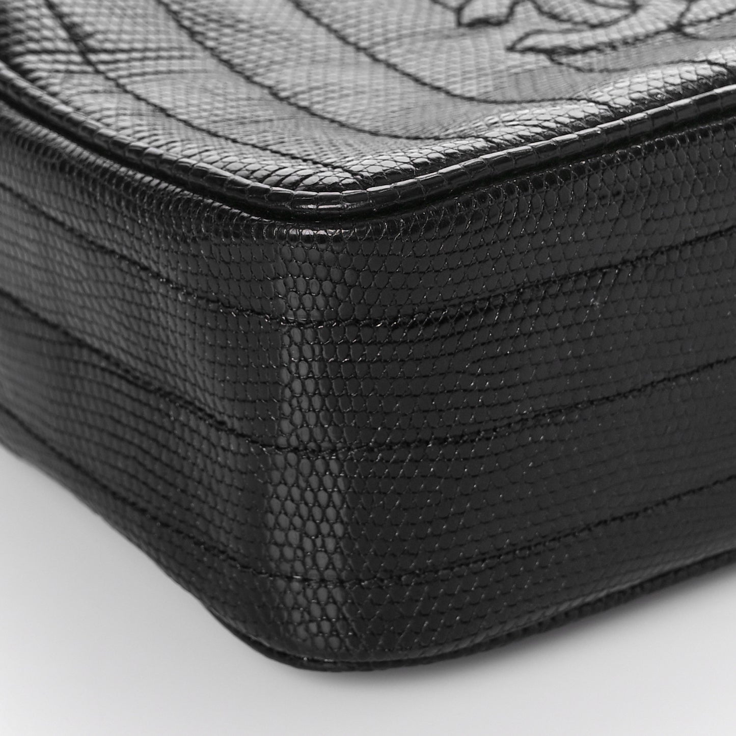 Lizard Quilted Small Tassel Camera Case Black