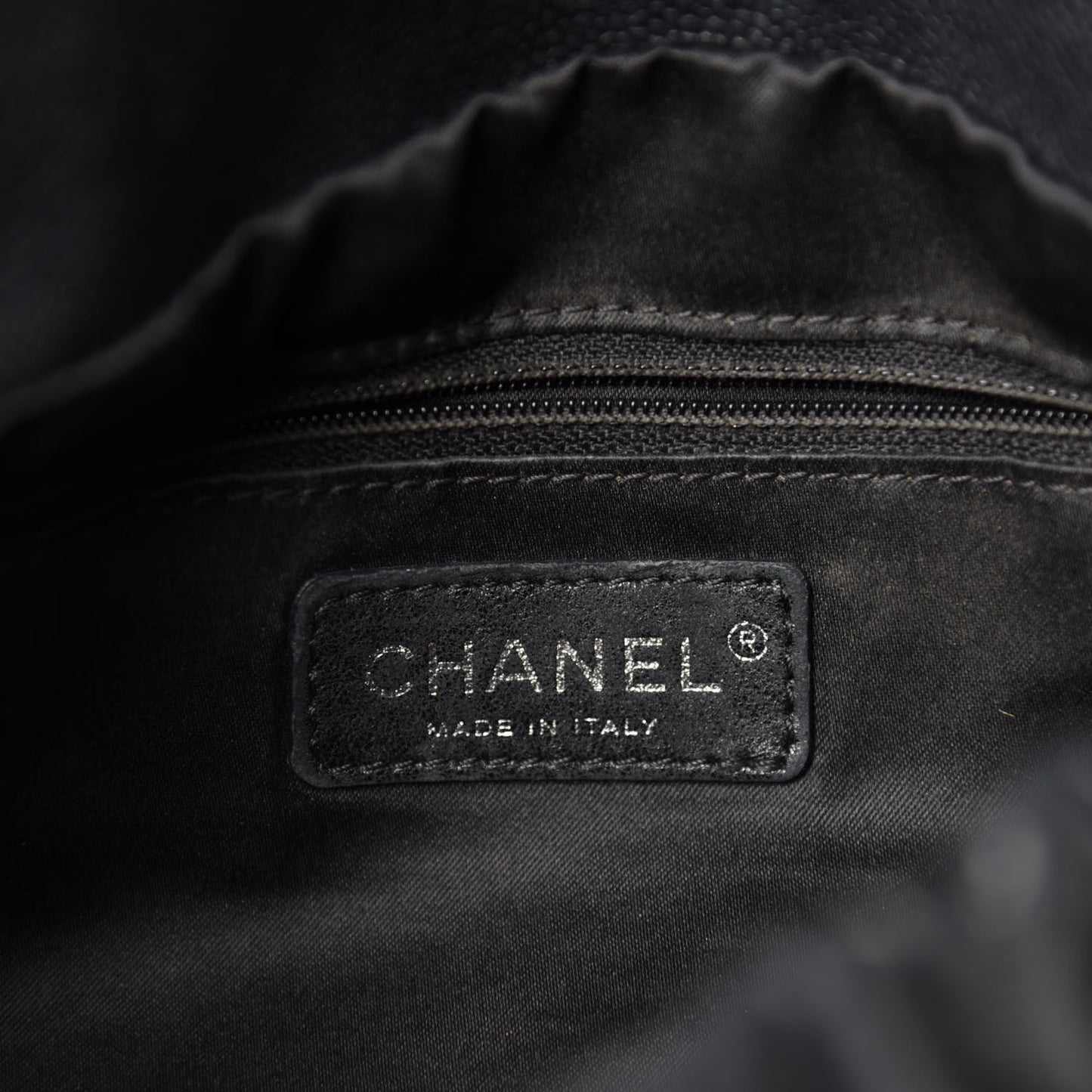 Crumpled Caviar Quilted Maxi Elastic Flap Black