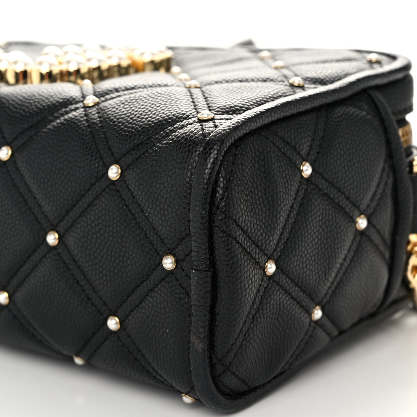 Calfskin Quilted Pearl The Softshot 21 Bag Black