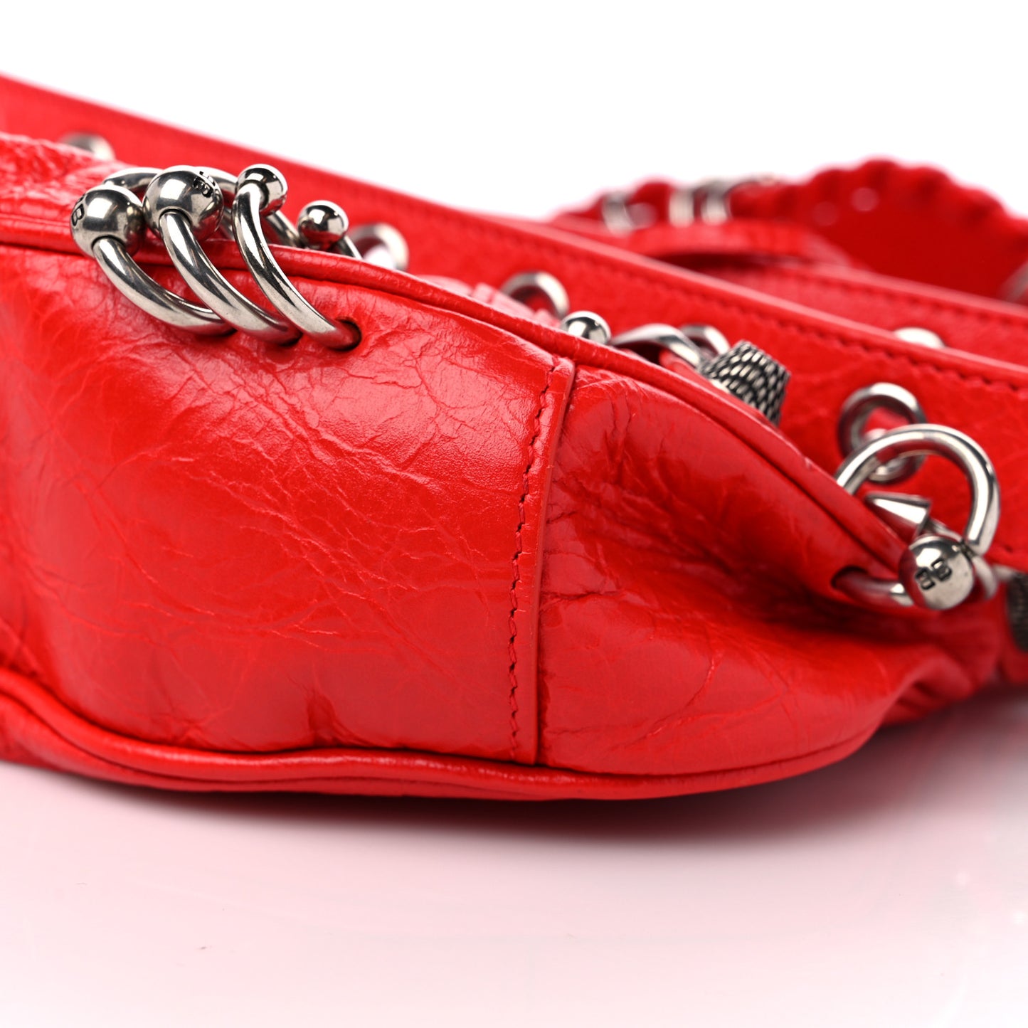 Agneau Arena Pierced Le Cagole Shoulder Bag XS Tomato Red