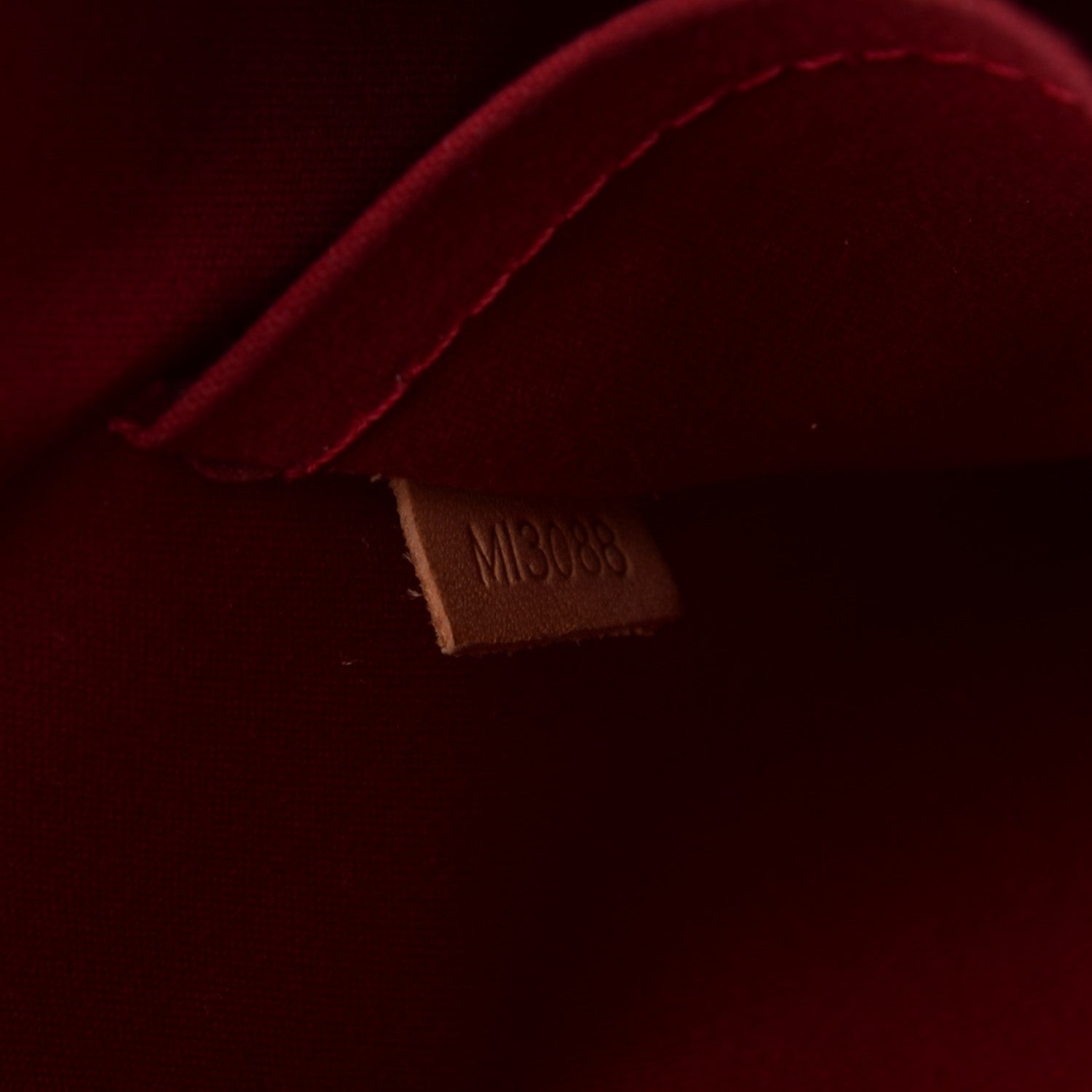 Louis Vuitton Vernis Alma GM Pomme D'Amour 7 of 7