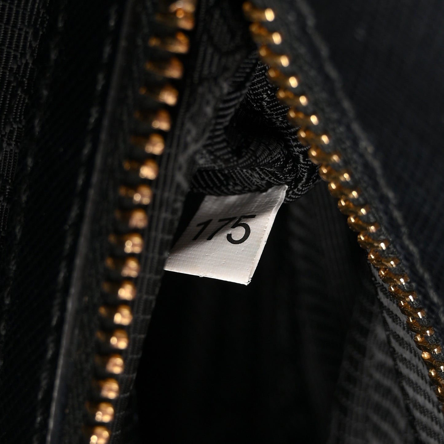 Saffiano Medium Galleria Double Zip Tote Black