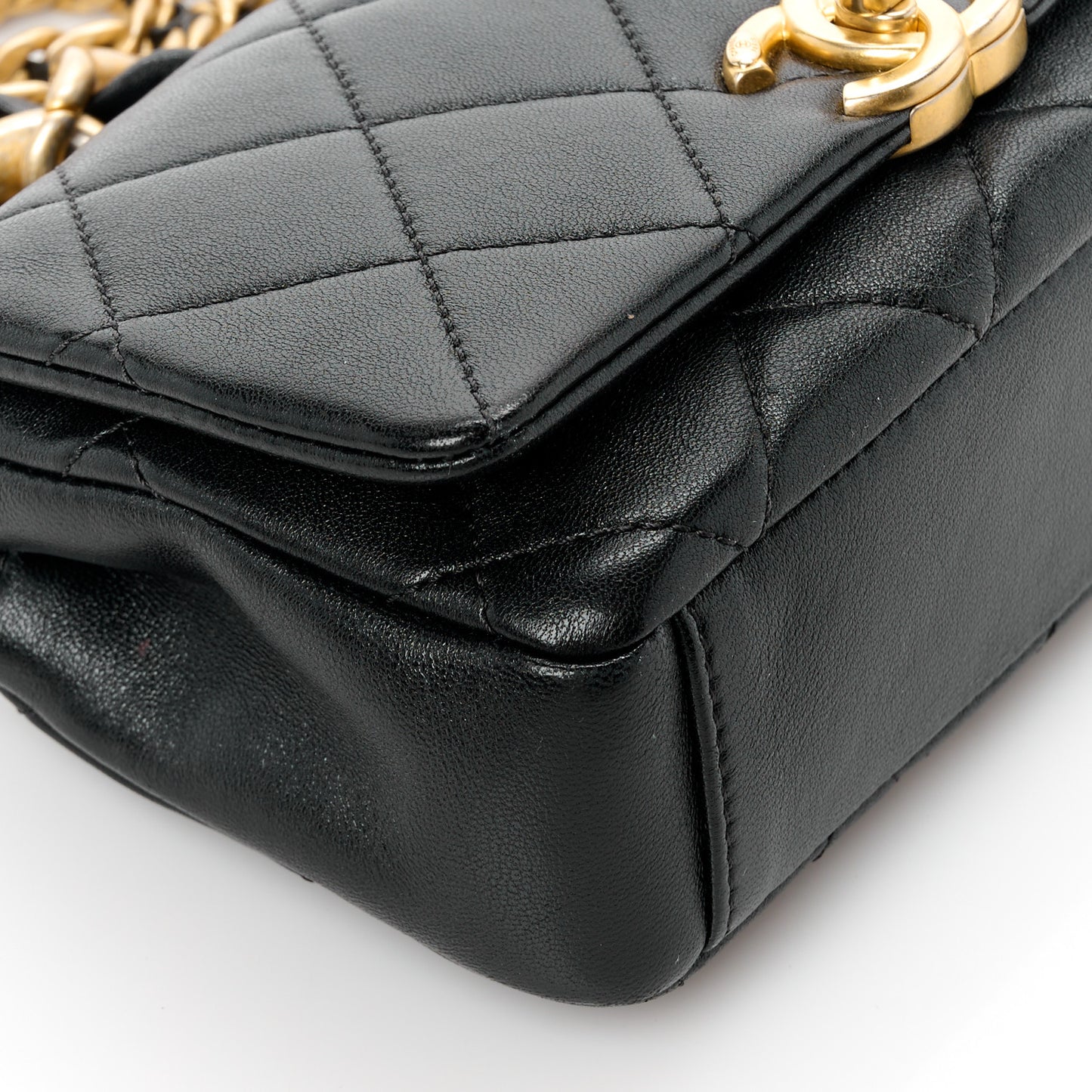 Shiny Lambskin Small Chain Is More Flap Black