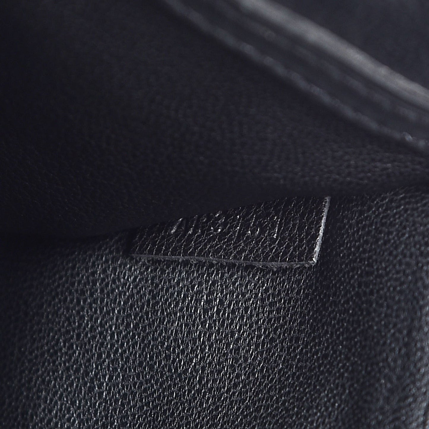 Cuir Obsession Lockit East West Black