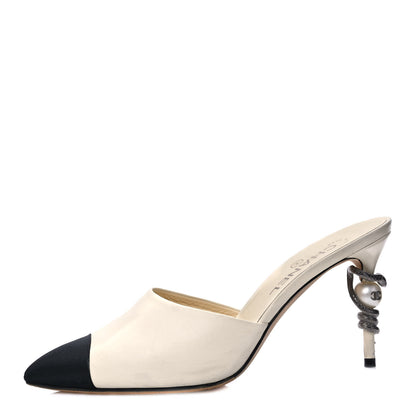 Chanel Lambskin Grosgrain Cap Toe Snake Pearl Mule 39.5 White Black 1 of 9