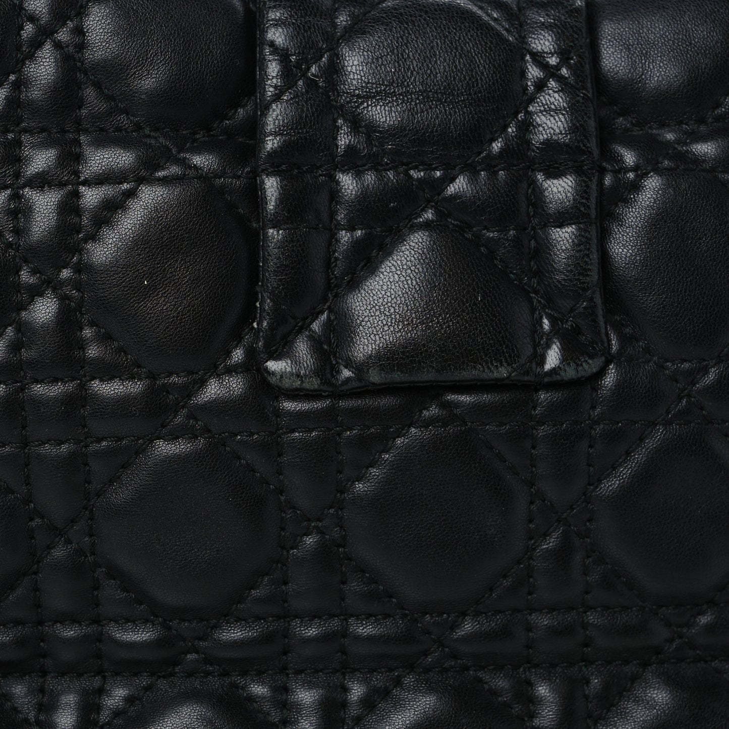 Lambskin Cannage Medium New Lock Flap Black